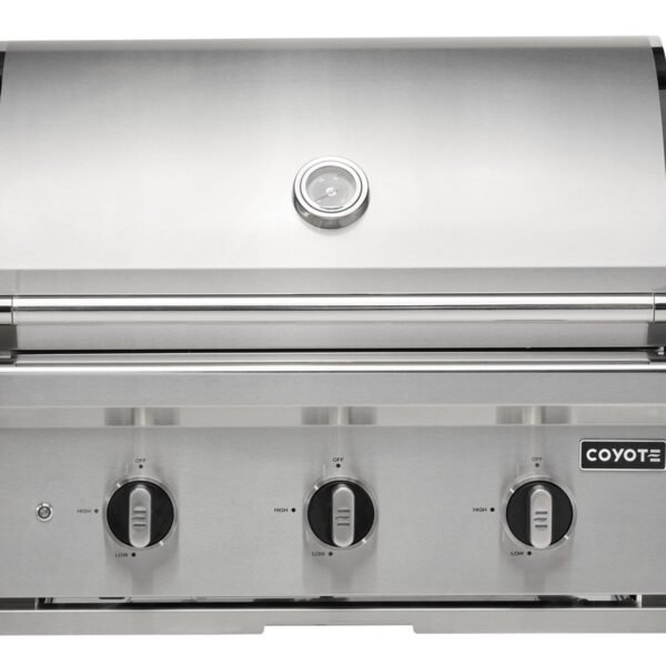 Coyote C-Series 30-inch 3-burner built-in gas grill
